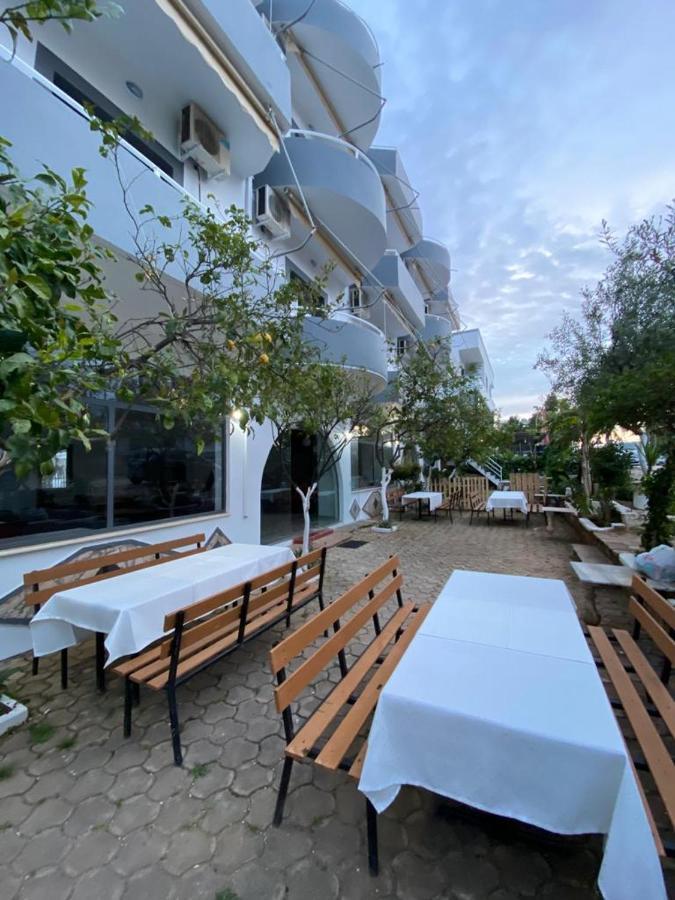 B&B Ksamil Bagian luar foto